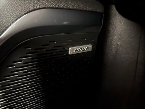 Used 2025 Chevrolet Traverse RS image 39