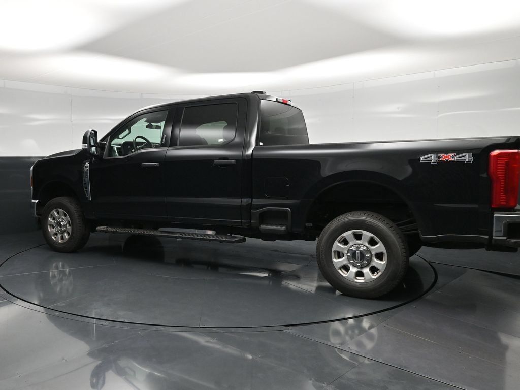 Used 2024 Ford F350 XLT AWD/4WD image 7