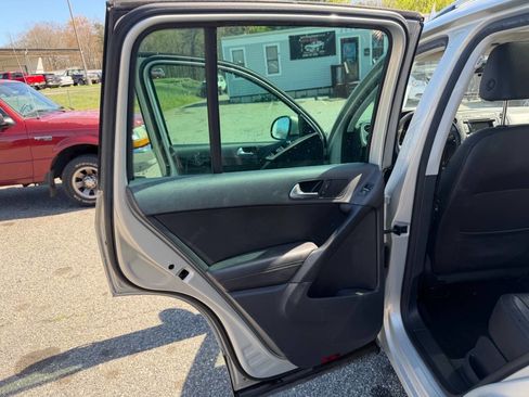 Used 2013 Volkswagen Tiguan S image 20