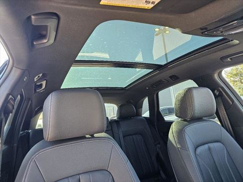Used 2023 Audi Q5 2.0T Premium w/ Convenience Package image 3