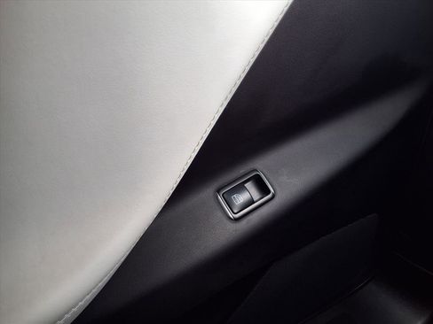 Used 2019 Tesla Model X 75D image 16