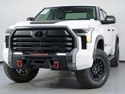 Used 2022 Toyota Tundra SR5 w/ SR5 Convenience Package image 3