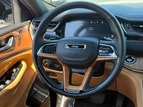 Used 2025 Jeep Grand Cherokee L Summit AWD/4WD image 21
