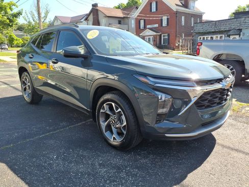 Used 2026 Chevrolet Trax LT w/ LT Convenience Package FWD image 1