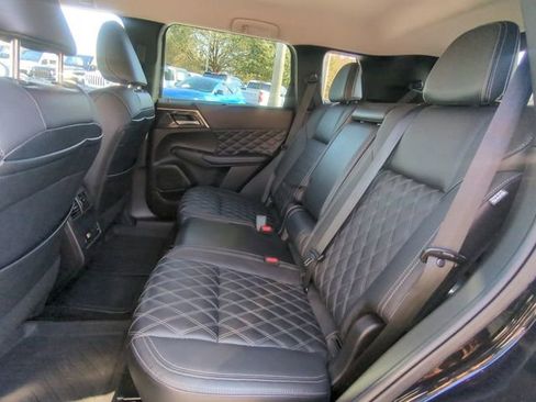 Used 2023 Mitsubishi Outlander SEL image 17