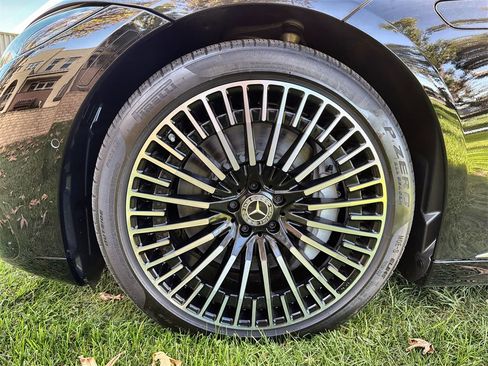 Used 2023 Mercedes-Benz EQS 580 4MATIC Sedan image 18