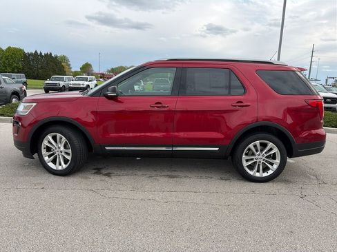 Used 2018 Ford Explorer XLT w/ Equipment Group 202A AWD/4WD image 4