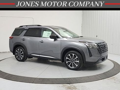 New 2026 Nissan Pathfinder Platinum FWD image 1