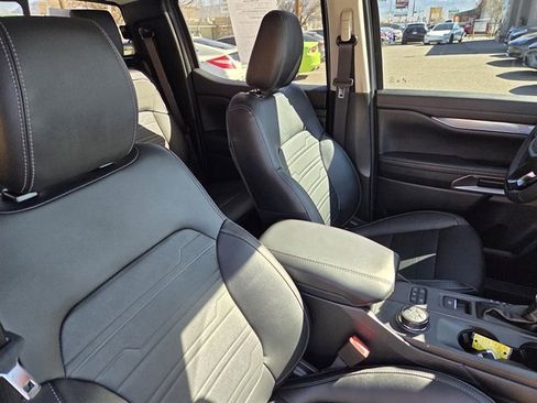 Used 2025 Ford Ranger Lariat w/ Trailer Tow Package image 9