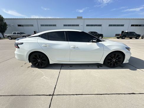 Used 2022 Nissan Maxima SR w/ Sport Mat Group FWD image 15