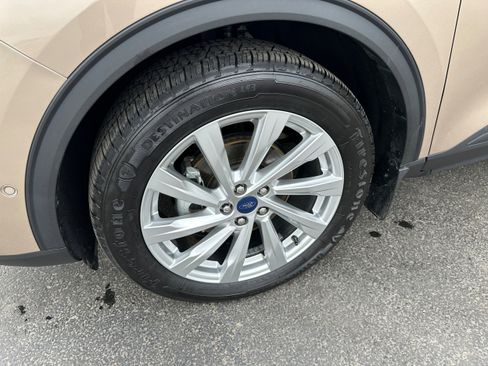 Certified 2021 Ford Escape Titanium w/ Titanium Elite Package image 10