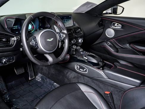 Used 2020 Aston Martin V8 Vantage Coupe image 23