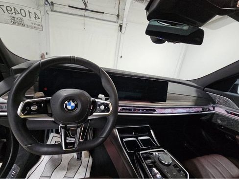 Used 2023 BMW 760i xDrive AWD/4WD image 3