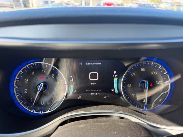 Used 2025 Chrysler Pacifica Limited FWD image 18