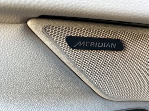 Used 2017 Jaguar XF Premium image 13