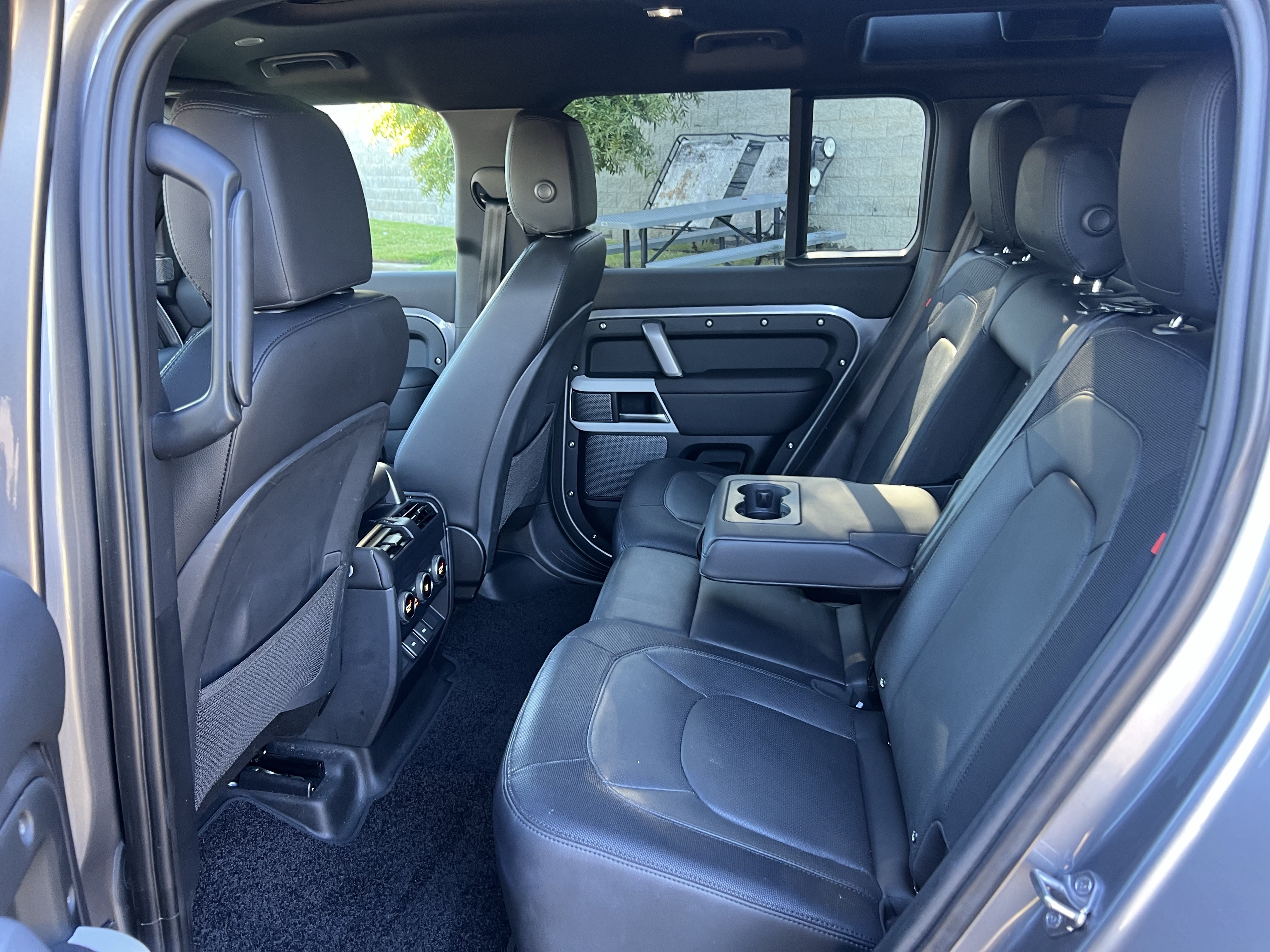 Certified 2024 Land Rover Defender 110 X-Dynamic SE AWD/4WD image 31