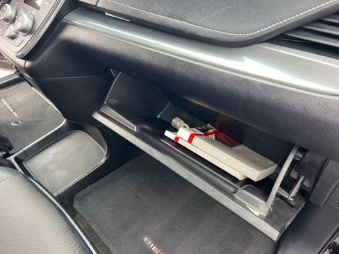 Used 2015 Toyota Sienna SE Premium image 24