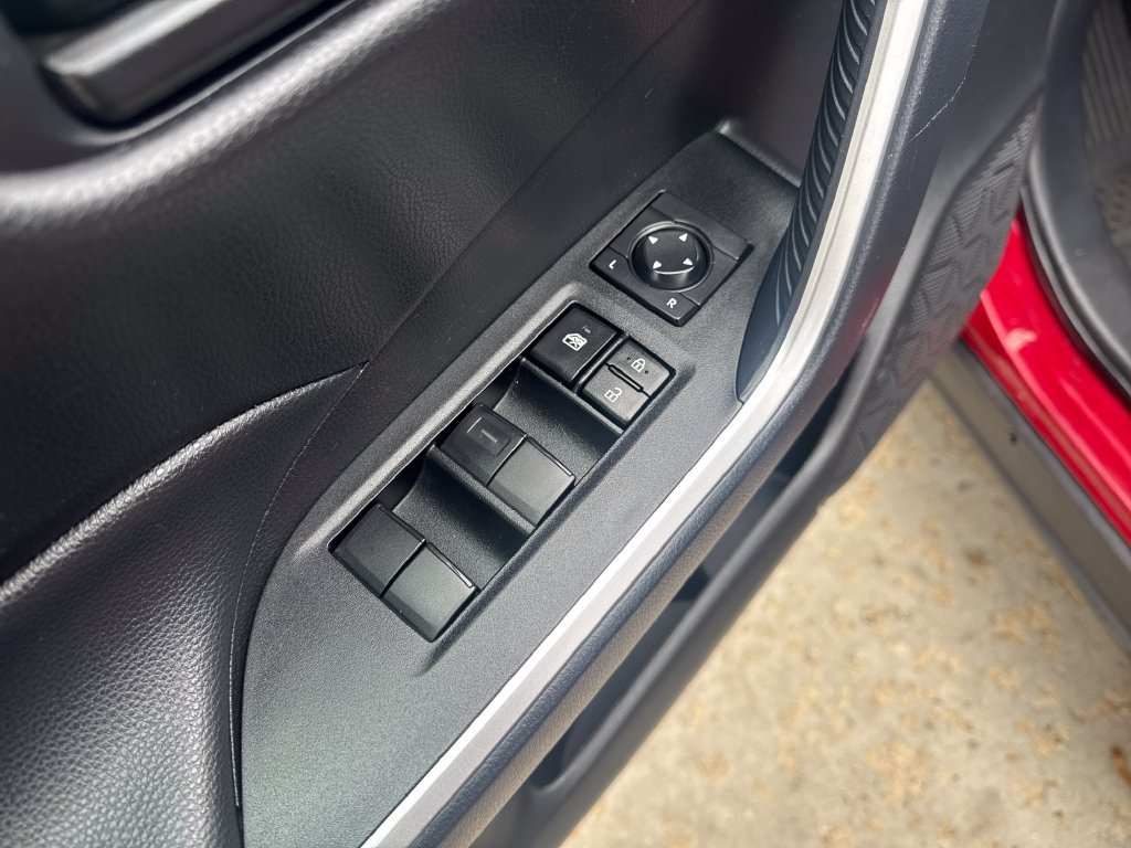 Certified 2025 Toyota RAV4 LE AWD/4WD image 11