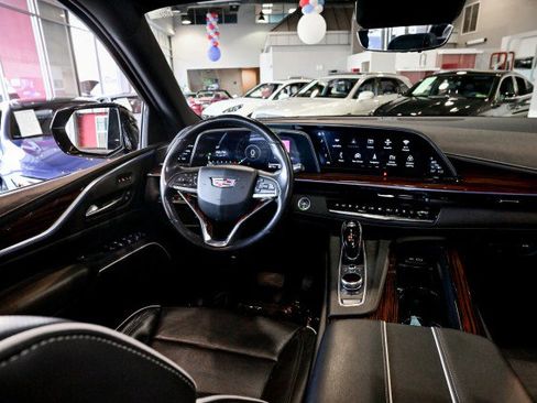 Used 2023 Cadillac Escalade ESV Premium Luxury image 30