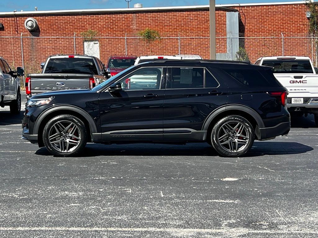 Used 2025 Ford Explorer ST RWD image 2