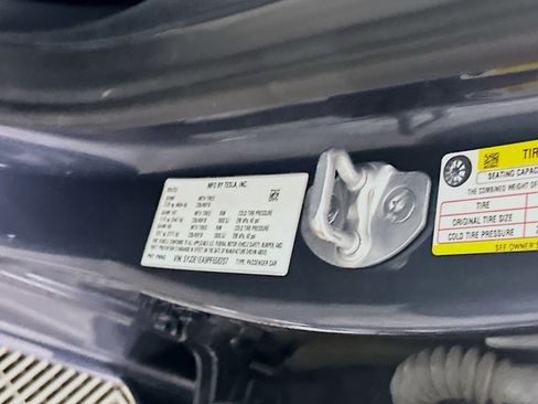 Used 2023 Tesla Model 3 Standard Range image 12