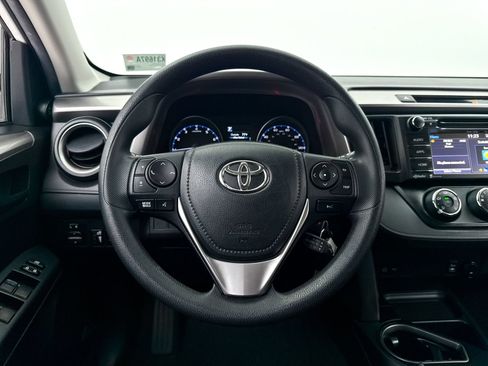 Used 2017 Toyota RAV4 LE FWD image 3