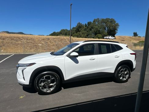 Used 2024 Chevrolet Trax LT FWD image 7