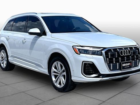 Used 2025 Audi Q7 2.0T Premium w/ Convenience Package AWD/4WD image 3