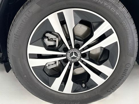 Certified 2025 Mercedes-Benz GLB 250 4MATIC image 28