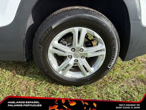 Used 2024 GMC Terrain SLE w/ Driver Convenience Package FWD image 11