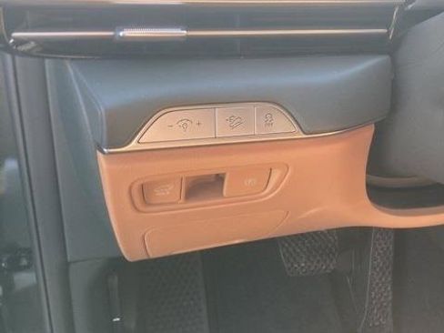 Used 2025 Genesis GV80 2.5T Prestige image 12