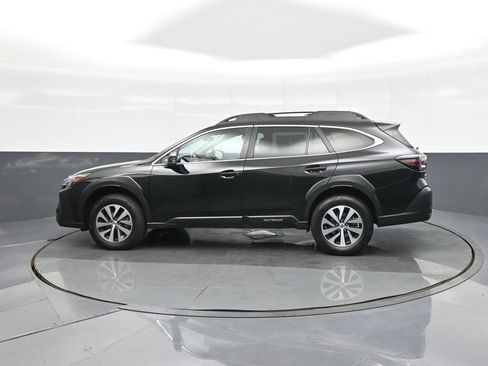 Used 2023 Subaru Outback Premium image 4