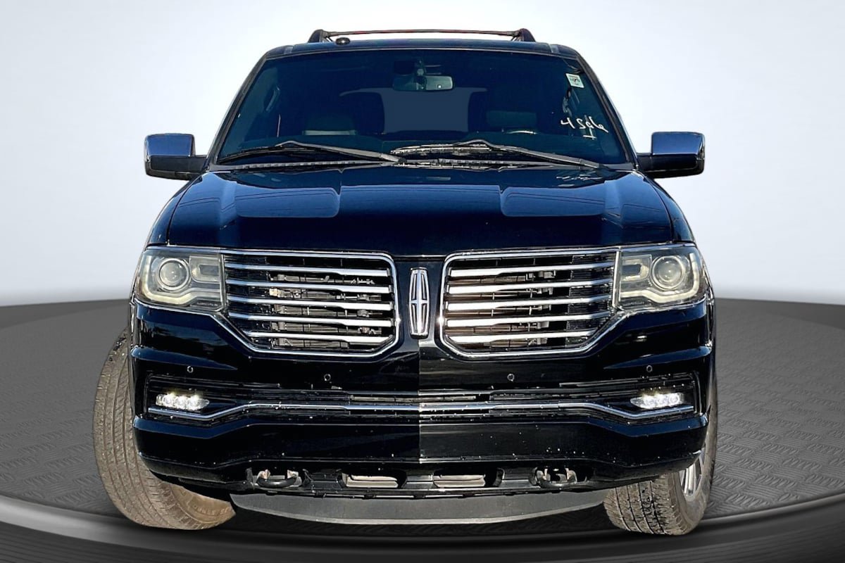Used 2016 Lincoln Navigator Select RWD image 3