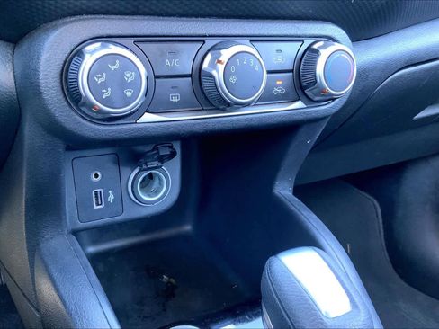 Used 2022 Nissan Kicks S image 35