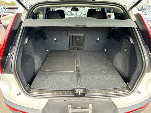 Used 2024 Volvo XC40 B5 Plus image 30