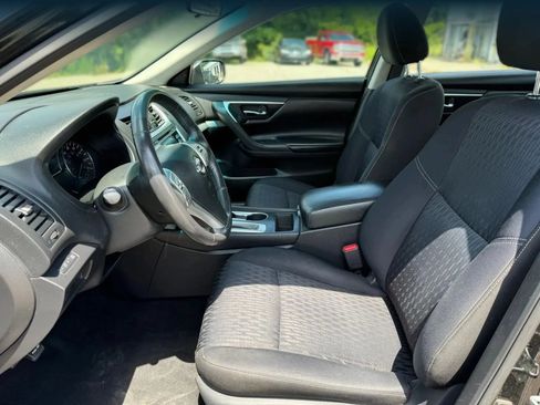Used 2017 Nissan Altima 2.5 SV FWD image 2