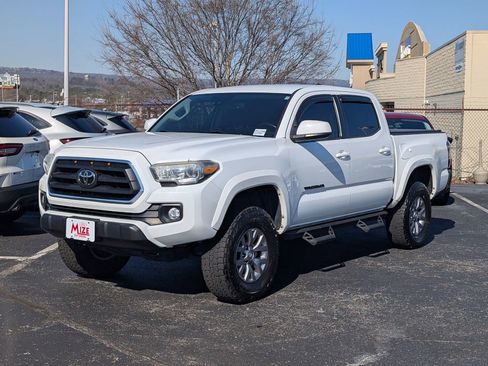 Used 2018 Toyota Tacoma SR5 image 3