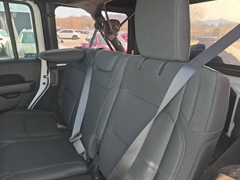 Used 2021 Jeep Wrangler Unlimited Sahara image 14