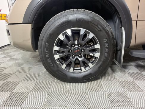 Used 2021 Nissan Titan PRO-4X w/ Pro-4x Convenience Package AWD/4WD image 9