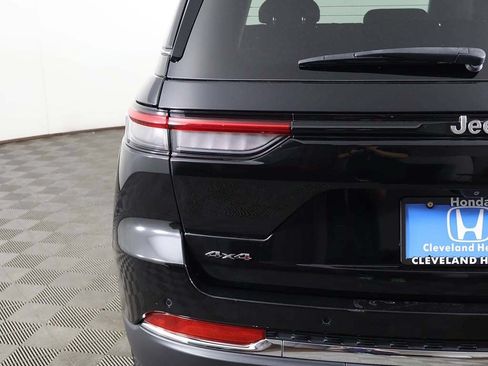 Used 2023 Jeep Grand Cherokee Limited AWD/4WD image 16