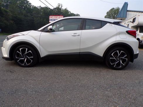 Used 2019 Toyota C-HR XLE FWD image 12
