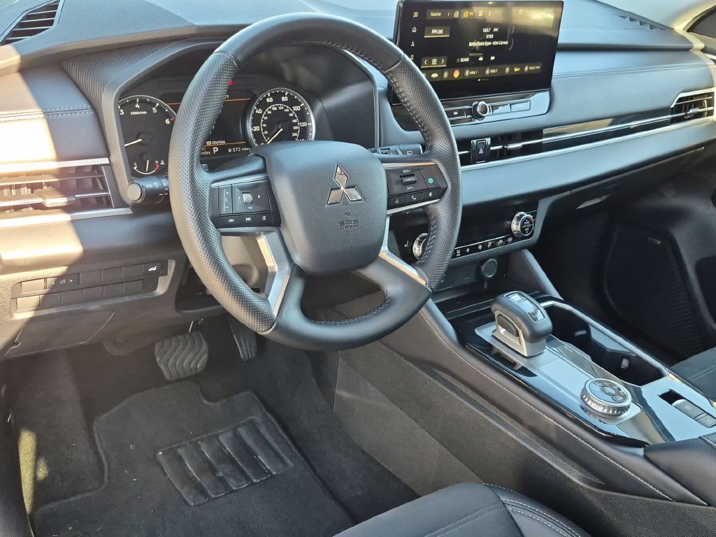 Used 2025 Mitsubishi Outlander SE AWD/4WD image 15