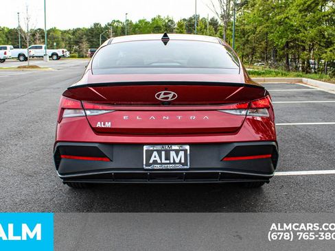 Used 2025 Hyundai Elantra Sport image 11