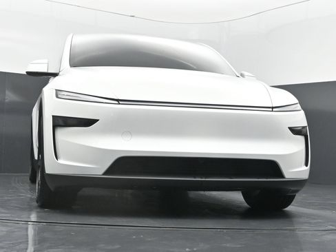 Used 2026 Tesla Model Y AWD image 40