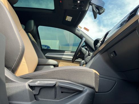 Used 2022 Volkswagen Atlas Cross Sport SE FWD image 34
