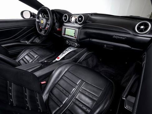 Used 2016 Ferrari California T image 51