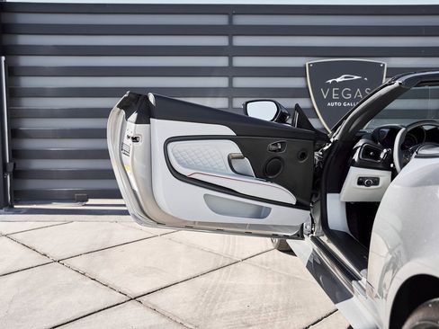 Used 2023 Aston Martin DBS Volante image 35
