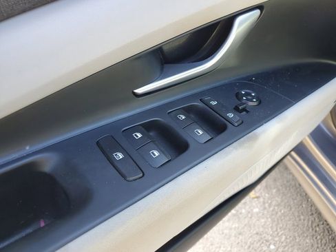 Used 2022 Hyundai Elantra Limited w/ Cargo Package image 25