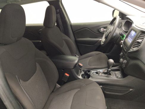 Used 2019 Jeep Cherokee Latitude w/ Popular Appearance Group image 21