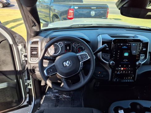 Used 2026 RAM 2500 Big Horn AWD/4WD image 3
